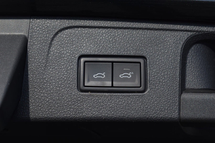 Volkswagen Passat Variant 218PK DSG HYBRID GTE BUSINESS TREKHAAK/IQ-LIGHT/VIRTUAL/LEDER