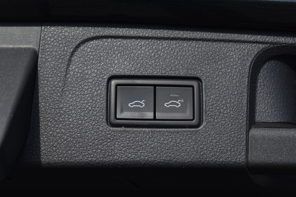 Volkswagen Passat Variant 218PK DSG HYBRID GTE BUSINESS TREKHAAK/IQ-LIGHT/VIRTUAL/LEDER