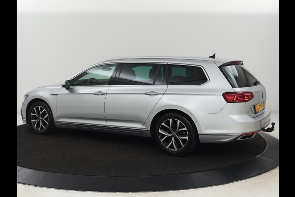 Volkswagen Passat 1.4 TSI PHEV GTE | Head-Up | Stoelverwarming | Trekhaak | Leder/Alcantara | Camera | Massage | Virtual Cockpit | Adaptive cruise | Matrix LED | Carplay | Side Assist | Navigatie | Plug In Volkswagen Passat 1.4 TSI PHEV GTE | Head-Up | Stoelverwarming | Trekhaak | Leder/Alcantara | Camera | Massage | Virtual Cockpit | Adaptive cruise | Matrix LED | Carplay | Side Assist | Navigatie | Plug In
