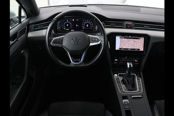 Volkswagen Passat 1.4 TSI PHEV GTE | Head-Up | Stoelverwarming | Trekhaak | Leder/Alcantara | Camera | Massage | Virtual Cockpit | Adaptive cruise | Matrix LED | Carplay | Side Assist | Navigatie | Plug In Volkswagen Passat 1.4 TSI PHEV GTE | Head-Up | Stoelverwarming | Trekhaak | Leder/Alcantara | Camera | Massage | Virtual Cockpit | Adaptive cruise | Matrix LED | Carplay | Side Assist | Navigatie | Plug In