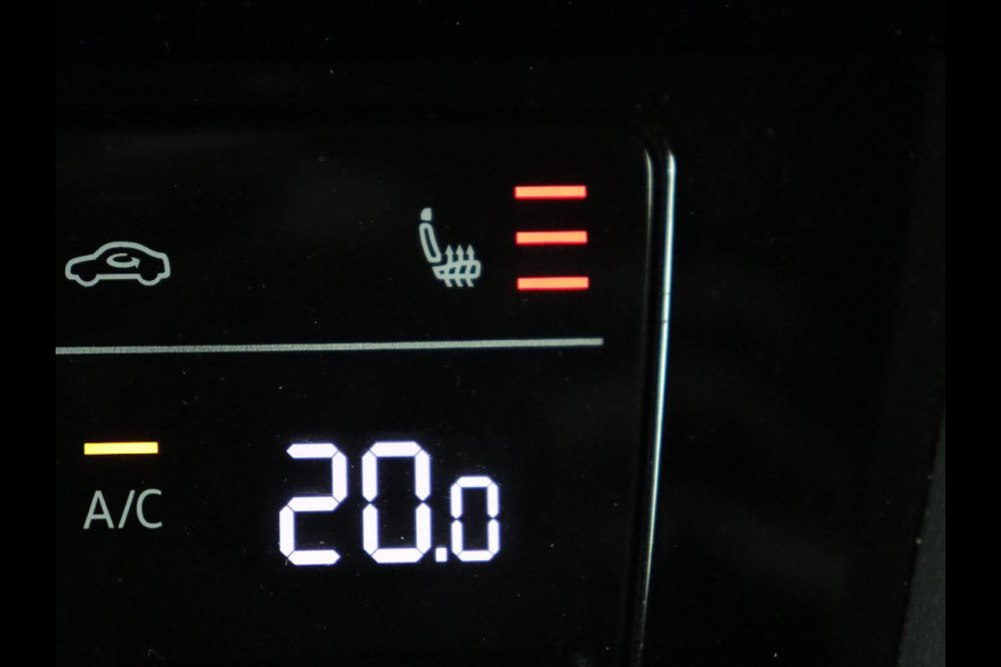 Volkswagen Passat 1.4 TSI PHEV GTE | Head-Up | Stoelverwarming | Trekhaak | Leder/Alcantara | Camera | Massage | Virtual Cockpit | Adaptive cruise | Matrix LED | Carplay | Side Assist | Navigatie | Plug In Volkswagen Passat 1.4 TSI PHEV GTE | Head-Up | Stoelverwarming | Trekhaak | Leder/Alcantara | Camera | Massage | Virtual Cockpit | Adaptive cruise | Matrix LED | Carplay | Side Assist | Navigatie | Plug In