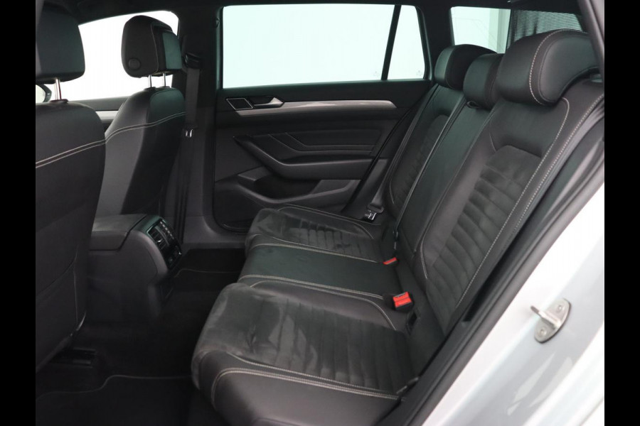 Volkswagen Passat 1.4 TSI PHEV GTE | Head-Up | Stoelverwarming | Trekhaak | Leder/Alcantara | Camera | Massage | Virtual Cockpit | Adaptive cruise | Matrix LED | Carplay | Side Assist | Navigatie | Plug In Volkswagen Passat 1.4 TSI PHEV GTE | Head-Up | Stoelverwarming | Trekhaak | Leder/Alcantara | Camera | Massage | Virtual Cockpit | Adaptive cruise | Matrix LED | Carplay | Side Assist | Navigatie | Plug In