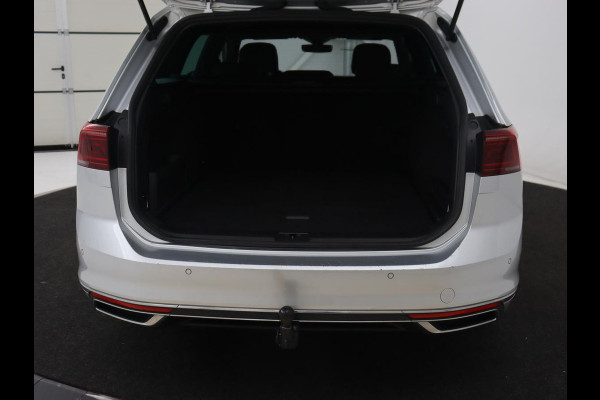 Volkswagen Passat 1.4 TSI PHEV GTE | Head-Up | Stoelverwarming | Trekhaak | Leder/Alcantara | Camera | Massage | Virtual Cockpit | Adaptive cruise | Matrix LED | Carplay | Side Assist | Navigatie | Plug In Volkswagen Passat 1.4 TSI PHEV GTE | Head-Up | Stoelverwarming | Trekhaak | Leder/Alcantara | Camera | Massage | Virtual Cockpit | Adaptive cruise | Matrix LED | Carplay | Side Assist | Navigatie | Plug In