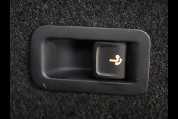 Volkswagen Passat 1.4 TSI PHEV GTE | Head-Up | Stoelverwarming | Trekhaak | Leder/Alcantara | Camera | Massage | Virtual Cockpit | Adaptive cruise | Matrix LED | Carplay | Side Assist | Navigatie | Plug In Volkswagen Passat 1.4 TSI PHEV GTE | Head-Up | Stoelverwarming | Trekhaak | Leder/Alcantara | Camera | Massage | Virtual Cockpit | Adaptive cruise | Matrix LED | Carplay | Side Assist | Navigatie | Plug In