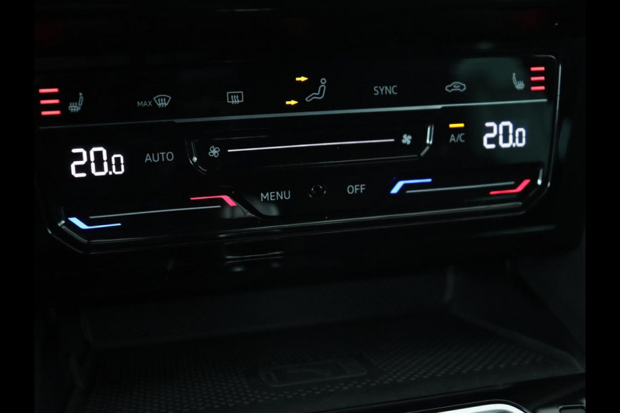 Volkswagen Passat 1.4 TSI PHEV GTE | Head-Up | Stoelverwarming | Trekhaak | Leder/Alcantara | Camera | Massage | Virtual Cockpit | Adaptive cruise | Matrix LED | Carplay | Side Assist | Navigatie | Plug In Volkswagen Passat 1.4 TSI PHEV GTE | Head-Up | Stoelverwarming | Trekhaak | Leder/Alcantara | Camera | Massage | Virtual Cockpit | Adaptive cruise | Matrix LED | Carplay | Side Assist | Navigatie | Plug In