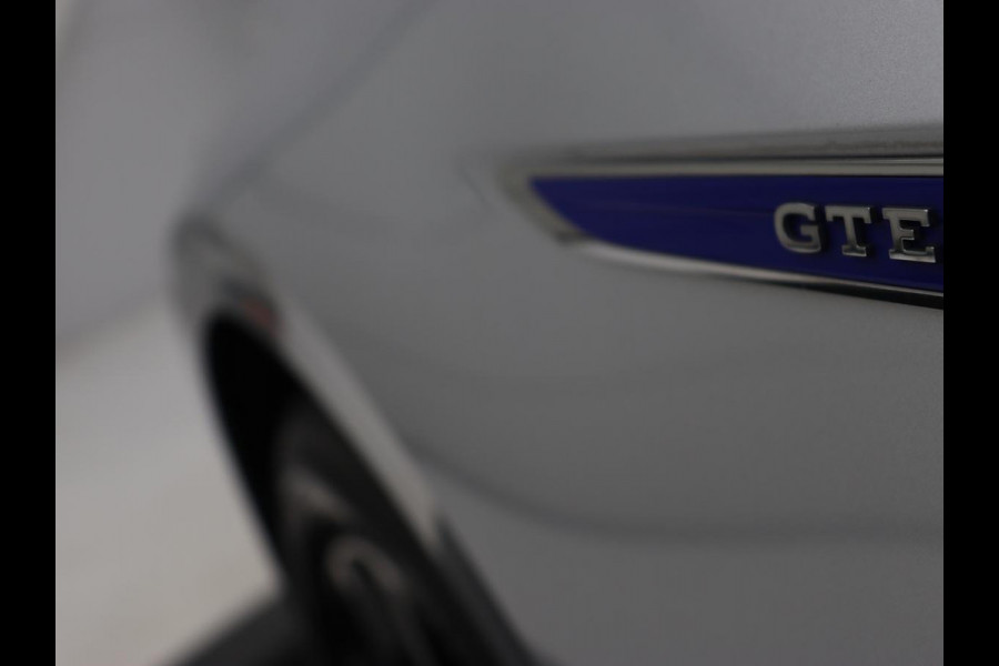 Volkswagen Passat 1.4 TSI PHEV GTE | Head-Up | Stoelverwarming | Trekhaak | Leder/Alcantara | Camera | Massage | Virtual Cockpit | Adaptive cruise | Matrix LED | Carplay | Side Assist | Navigatie | Plug In Volkswagen Passat 1.4 TSI PHEV GTE | Head-Up | Stoelverwarming | Trekhaak | Leder/Alcantara | Camera | Massage | Virtual Cockpit | Adaptive cruise | Matrix LED | Carplay | Side Assist | Navigatie | Plug In