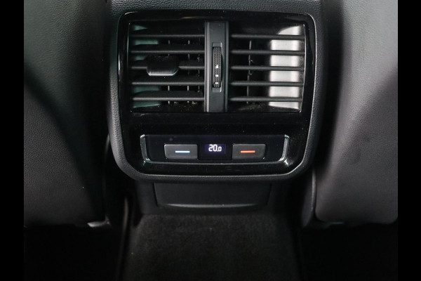 Volkswagen Passat 1.4 TSI PHEV GTE | Head-Up | Stoelverwarming | Trekhaak | Leder/Alcantara | Camera | Massage | Virtual Cockpit | Adaptive cruise | Matrix LED | Carplay | Side Assist | Navigatie | Plug In Volkswagen Passat 1.4 TSI PHEV GTE | Head-Up | Stoelverwarming | Trekhaak | Leder/Alcantara | Camera | Massage | Virtual Cockpit | Adaptive cruise | Matrix LED | Carplay | Side Assist | Navigatie | Plug In