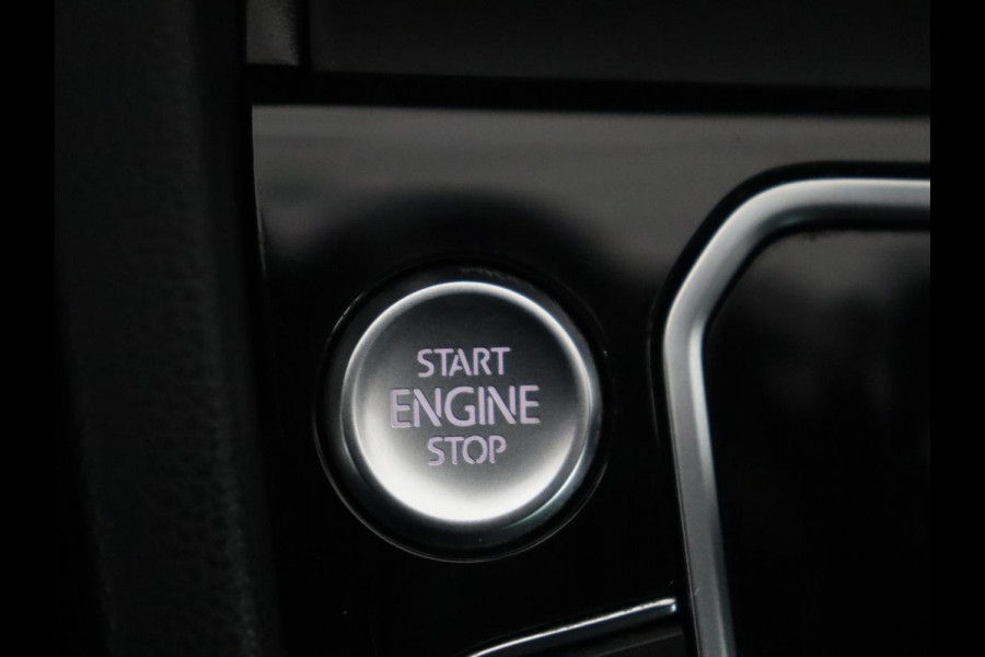 Volkswagen Passat 1.4 TSI PHEV GTE | Head-Up | Stoelverwarming | Trekhaak | Leder/Alcantara | Camera | Massage | Virtual Cockpit | Adaptive cruise | Matrix LED | Carplay | Side Assist | Navigatie | Plug In Volkswagen Passat 1.4 TSI PHEV GTE | Head-Up | Stoelverwarming | Trekhaak | Leder/Alcantara | Camera | Massage | Virtual Cockpit | Adaptive cruise | Matrix LED | Carplay | Side Assist | Navigatie | Plug In