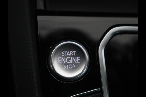 Volkswagen Passat 1.4 TSI PHEV GTE | Head-Up | Stoelverwarming | Trekhaak | Leder/Alcantara | Camera | Massage | Virtual Cockpit | Adaptive cruise | Matrix LED | Carplay | Side Assist | Navigatie | Plug In Volkswagen Passat 1.4 TSI PHEV GTE | Head-Up | Stoelverwarming | Trekhaak | Leder/Alcantara | Camera | Massage | Virtual Cockpit | Adaptive cruise | Matrix LED | Carplay | Side Assist | Navigatie | Plug In
