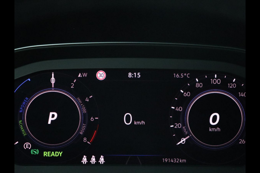 Volkswagen Passat 1.4 TSI PHEV GTE | Head-Up | Stoelverwarming | Trekhaak | Leder/Alcantara | Camera | Massage | Virtual Cockpit | Adaptive cruise | Matrix LED | Carplay | Side Assist | Navigatie | Plug In Volkswagen Passat 1.4 TSI PHEV GTE | Head-Up | Stoelverwarming | Trekhaak | Leder/Alcantara | Camera | Massage | Virtual Cockpit | Adaptive cruise | Matrix LED | Carplay | Side Assist | Navigatie | Plug In