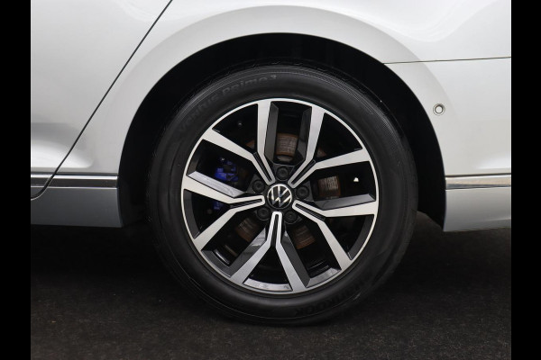 Volkswagen Passat 1.4 TSI PHEV GTE | Head-Up | Stoelverwarming | Trekhaak | Leder/Alcantara | Camera | Massage | Virtual Cockpit | Adaptive cruise | Matrix LED | Carplay | Side Assist | Navigatie | Plug In Volkswagen Passat 1.4 TSI PHEV GTE | Head-Up | Stoelverwarming | Trekhaak | Leder/Alcantara | Camera | Massage | Virtual Cockpit | Adaptive cruise | Matrix LED | Carplay | Side Assist | Navigatie | Plug In