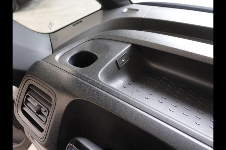 Volkswagen ID. Buzz Cargo 77 kWh 204pk Airco Climate control  Cruise control ACC Carplay Trekhaak  LED Volkswagen ID. Buzz Cargo 77 kWh 204pk Airco Climate control  Cruise control ACC Carplay Trekhaak  LED