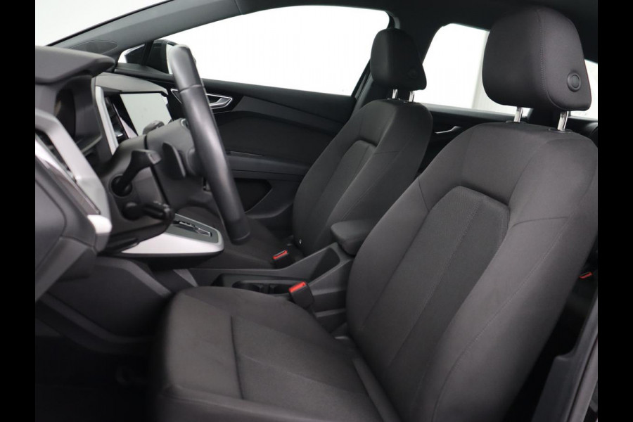 Audi Q4 e-tron 40 Launch Edition 77 kWh | Trekhaak | Warmtepomp | Stoelverwarming | Adaptive cruise | Camera | Carplay | Navigatie | Full LED | Virtual Cockpit