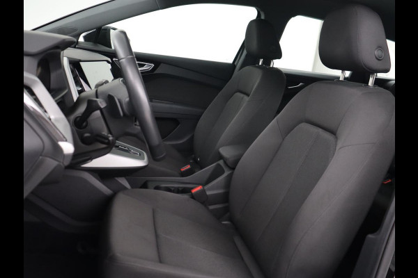 Audi Q4 e-tron 40 Launch Edition 77 kWh | Trekhaak | Warmtepomp | Stoelverwarming | Adaptive cruise | Camera | Carplay | Navigatie | Full LED | Virtual Cockpit