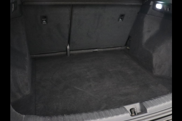 Audi Q4 e-tron 40 Launch Edition 77 kWh | Trekhaak | Warmtepomp | Stoelverwarming | Adaptive cruise | Camera | Carplay | Navigatie | Full LED | Virtual Cockpit