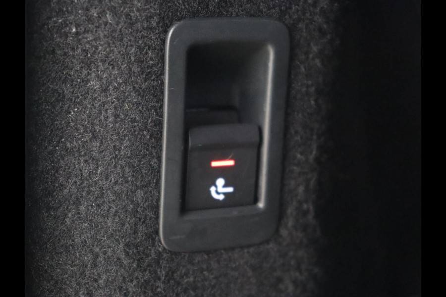 Audi Q4 e-tron 40 Launch Edition 77 kWh | Trekhaak | Warmtepomp | Stoelverwarming | Adaptive cruise | Camera | Carplay | Navigatie | Full LED | Virtual Cockpit