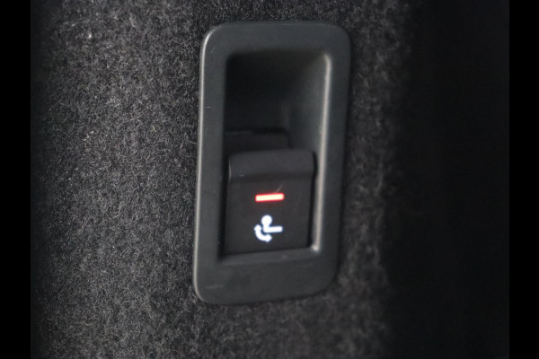 Audi Q4 e-tron 40 Launch Edition 77 kWh | Trekhaak | Warmtepomp | Stoelverwarming | Adaptive cruise | Camera | Carplay | Navigatie | Full LED | Virtual Cockpit