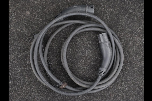 Audi Q4 e-tron 40 Launch Edition 77 kWh | Trekhaak | Warmtepomp | Stoelverwarming | Adaptive cruise | Camera | Carplay | Navigatie | Full LED | Virtual Cockpit