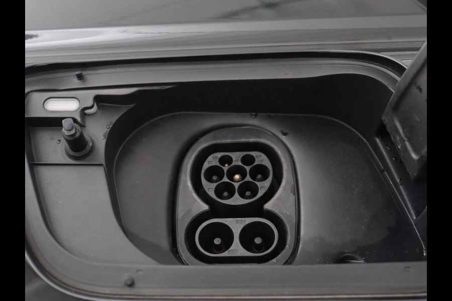 Audi Q4 e-tron 40 Launch Edition 77 kWh | Trekhaak | Warmtepomp | Stoelverwarming | Adaptive cruise | Camera | Carplay | Navigatie | Full LED | Virtual Cockpit