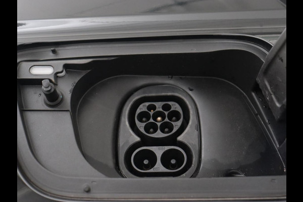 Audi Q4 e-tron 40 Launch Edition 77 kWh | Trekhaak | Warmtepomp | Stoelverwarming | Adaptive cruise | Camera | Carplay | Navigatie | Full LED | Virtual Cockpit