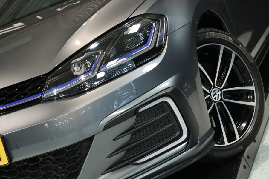 Volkswagen Golf 1.4 TSI PHEV GTE / PANODAK / KEYLESS / ACC / CAMERA / DODEHOEK Volkswagen Golf 1.4 TSI PHEV GTE / PANODAK / KEYLESS / ACC / CAMERA / DODEHOEK
