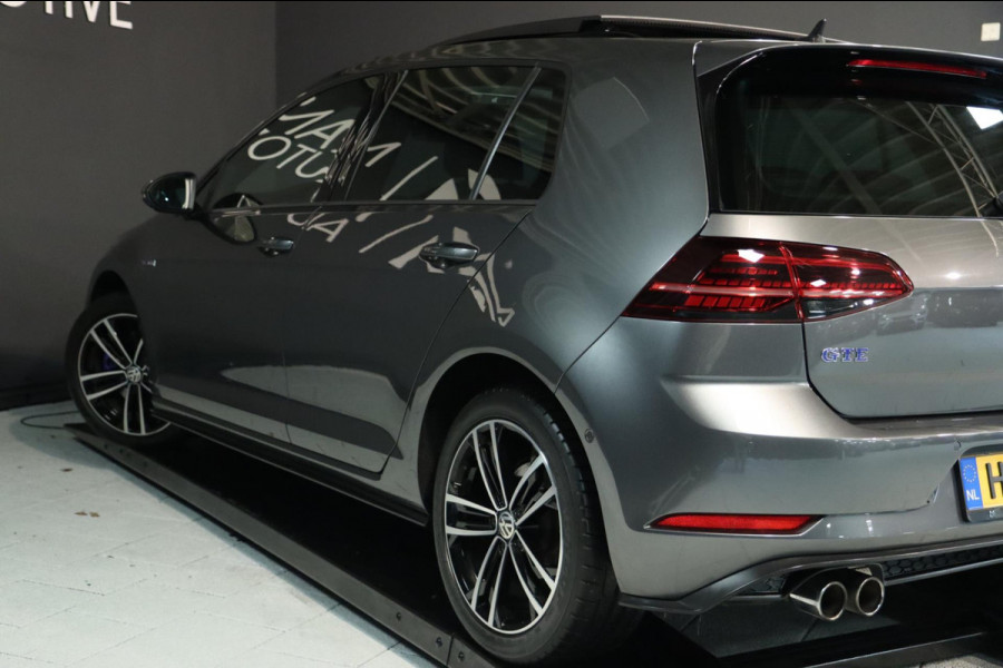 Volkswagen Golf 1.4 TSI PHEV GTE / PANODAK / KEYLESS / ACC / CAMERA / DODEHOEK Volkswagen Golf 1.4 TSI PHEV GTE / PANODAK / KEYLESS / ACC / CAMERA / DODEHOEK