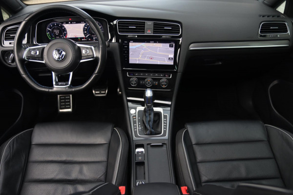 Volkswagen Golf 1.4 TSI PHEV GTE / PANODAK / KEYLESS / ACC / CAMERA / DODEHOEK Volkswagen Golf 1.4 TSI PHEV GTE / PANODAK / KEYLESS / ACC / CAMERA / DODEHOEK