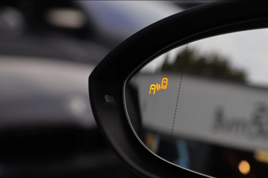 Volkswagen Golf 1.4 TSI PHEV GTE / PANODAK / KEYLESS / ACC / CAMERA / DODEHOEK Volkswagen Golf 1.4 TSI PHEV GTE / PANODAK / KEYLESS / ACC / CAMERA / DODEHOEK