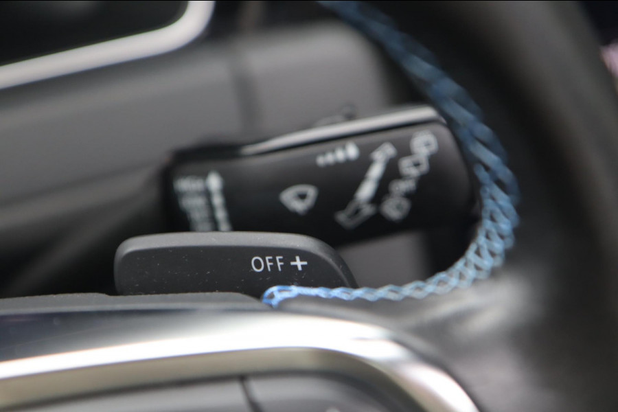 Volkswagen Golf 1.4 TSI PHEV GTE / PANODAK / KEYLESS / ACC / CAMERA / DODEHOEK Volkswagen Golf 1.4 TSI PHEV GTE / PANODAK / KEYLESS / ACC / CAMERA / DODEHOEK