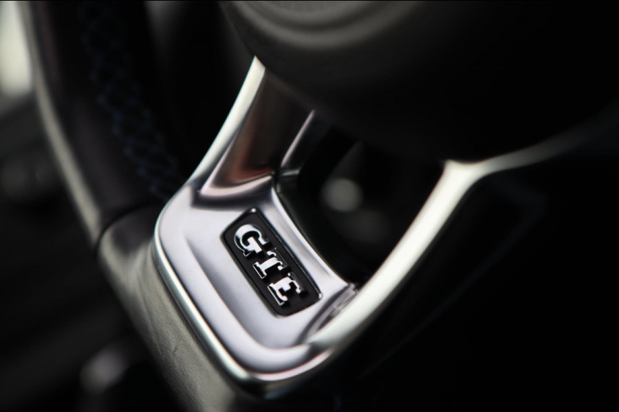 Volkswagen Golf 1.4 TSI PHEV GTE / PANODAK / KEYLESS / ACC / CAMERA / DODEHOEK Volkswagen Golf 1.4 TSI PHEV GTE / PANODAK / KEYLESS / ACC / CAMERA / DODEHOEK
