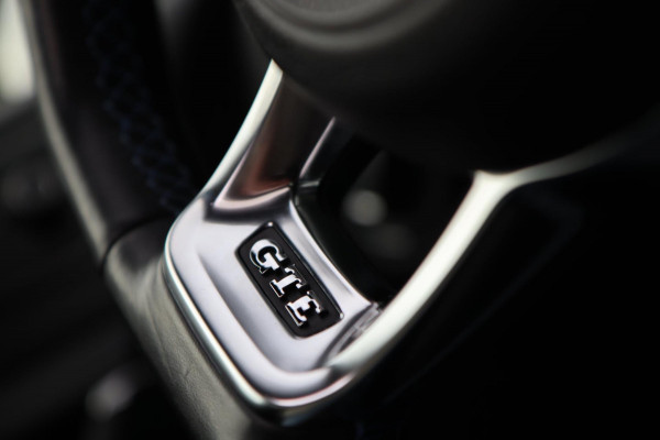 Volkswagen Golf 1.4 TSI PHEV GTE / PANODAK / KEYLESS / ACC / CAMERA / DODEHOEK Volkswagen Golf 1.4 TSI PHEV GTE / PANODAK / KEYLESS / ACC / CAMERA / DODEHOEK
