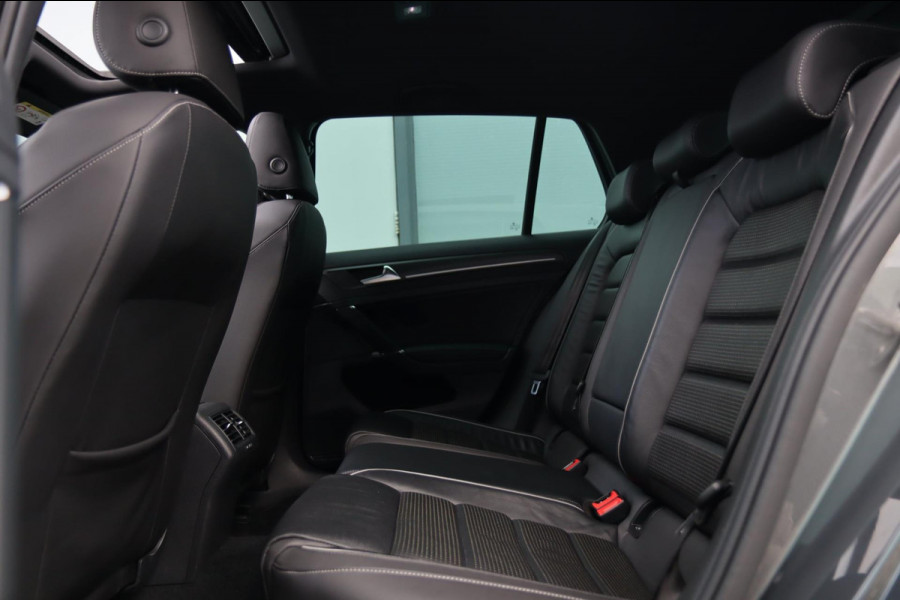 Volkswagen Golf 1.4 TSI PHEV GTE / PANODAK / KEYLESS / ACC / CAMERA / DODEHOEK Volkswagen Golf 1.4 TSI PHEV GTE / PANODAK / KEYLESS / ACC / CAMERA / DODEHOEK