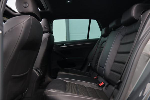 Volkswagen Golf 1.4 TSI PHEV GTE / PANODAK / KEYLESS / ACC / CAMERA / DODEHOEK Volkswagen Golf 1.4 TSI PHEV GTE / PANODAK / KEYLESS / ACC / CAMERA / DODEHOEK