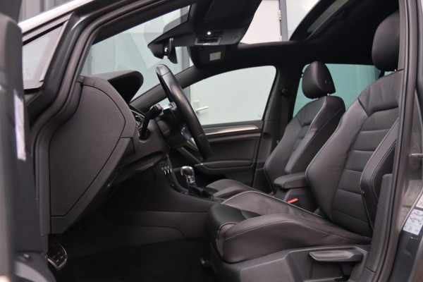 Volkswagen Golf 1.4 TSI PHEV GTE / PANODAK / KEYLESS / ACC / CAMERA / DODEHOEK Volkswagen Golf 1.4 TSI PHEV GTE / PANODAK / KEYLESS / ACC / CAMERA / DODEHOEK