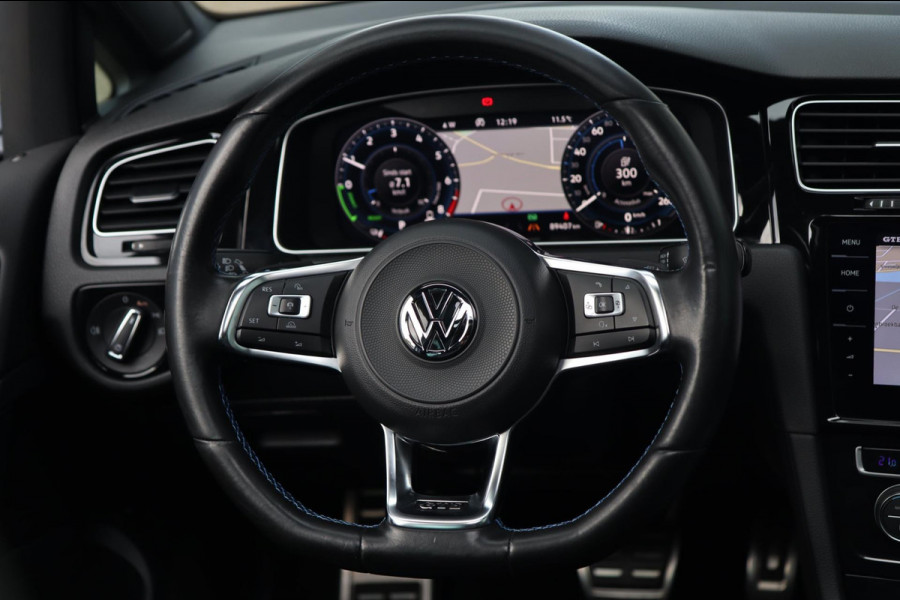 Volkswagen Golf 1.4 TSI PHEV GTE / PANODAK / KEYLESS / ACC / CAMERA / DODEHOEK Volkswagen Golf 1.4 TSI PHEV GTE / PANODAK / KEYLESS / ACC / CAMERA / DODEHOEK