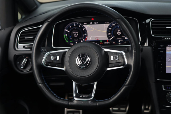 Volkswagen Golf 1.4 TSI PHEV GTE / PANODAK / KEYLESS / ACC / CAMERA / DODEHOEK Volkswagen Golf 1.4 TSI PHEV GTE / PANODAK / KEYLESS / ACC / CAMERA / DODEHOEK
