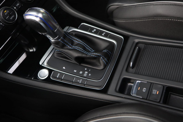 Volkswagen Golf 1.4 TSI PHEV GTE / PANODAK / KEYLESS / ACC / CAMERA / DODEHOEK Volkswagen Golf 1.4 TSI PHEV GTE / PANODAK / KEYLESS / ACC / CAMERA / DODEHOEK