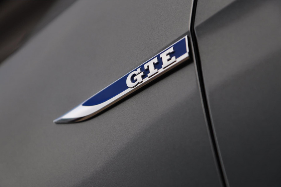 Volkswagen Golf 1.4 TSI PHEV GTE / PANODAK / KEYLESS / ACC / CAMERA / DODEHOEK Volkswagen Golf 1.4 TSI PHEV GTE / PANODAK / KEYLESS / ACC / CAMERA / DODEHOEK