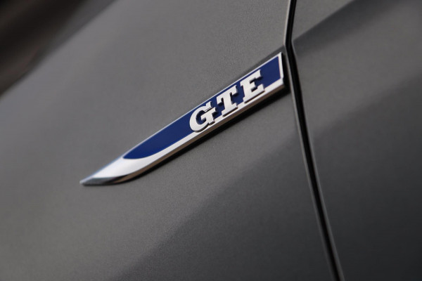 Volkswagen Golf 1.4 TSI PHEV GTE / PANODAK / KEYLESS / ACC / CAMERA / DODEHOEK Volkswagen Golf 1.4 TSI PHEV GTE / PANODAK / KEYLESS / ACC / CAMERA / DODEHOEK