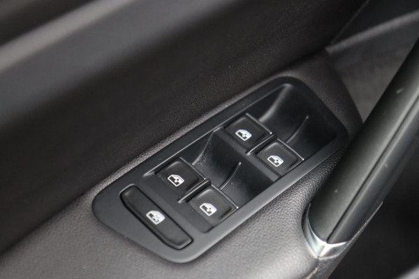 Volkswagen Golf 1.4 TSI PHEV GTE / PANODAK / KEYLESS / ACC / CAMERA / DODEHOEK Volkswagen Golf 1.4 TSI PHEV GTE / PANODAK / KEYLESS / ACC / CAMERA / DODEHOEK