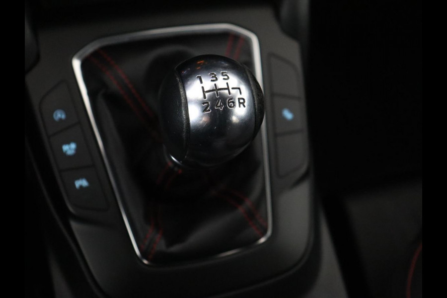 Ford Focus 1.0 EcoBoost Hybrid ST Line Style | Stoel & stuurverwarming | Camera | Park Assist | Carplay | Full LED | Navigatie | Keyless | Climate control Ford Focus 1.0 EcoBoost Hybrid ST Line Style | Stoel & stuurverwarming | Camera | Park Assist | Carplay | Full LED | Navigatie | Keyless | Climate control