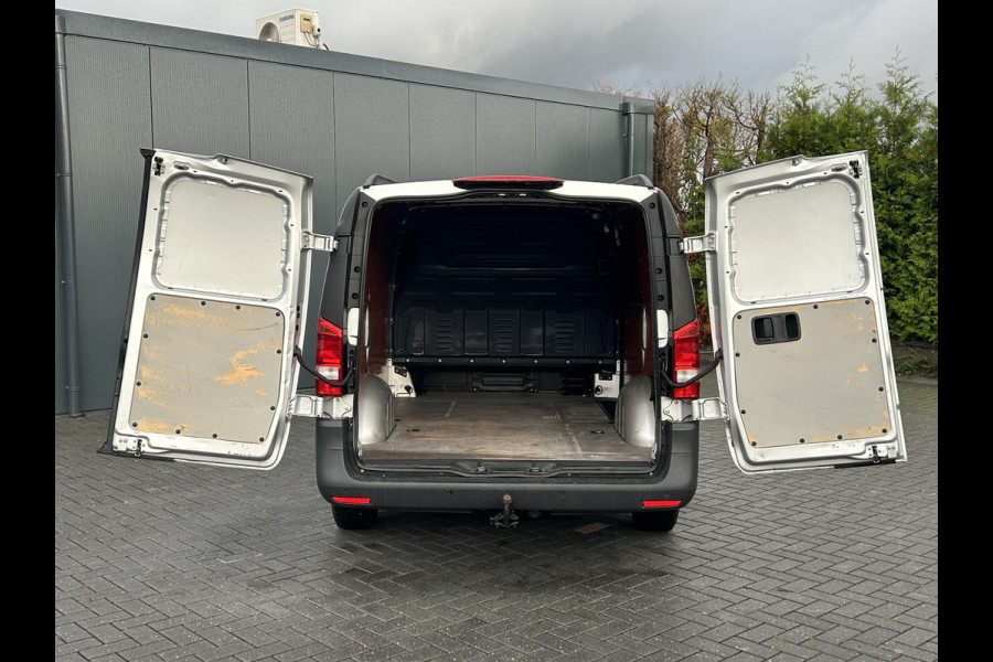 Mercedes-Benz Vito 114 CDI 136 PK AUTOMAAT / L2H1 / 1e EIG. / TREKHAAK / AIRCO / CRUISE / BLUETOOTH / PDC Mercedes-Benz Vito 114 CDI 136 PK AUTOMAAT / L2H1 / 1e EIG. / TREKHAAK / AIRCO / CRUISE / BLUETOOTH / PDC