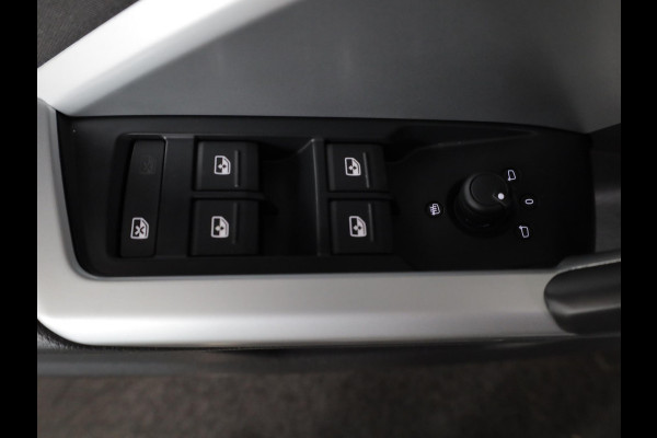 Audi Q3 35 TFSI Business Edition 150pk S-tronic | 18'LM-velgen| Navigatie | verwarmde voorstoelen | Adaptive cruise controle