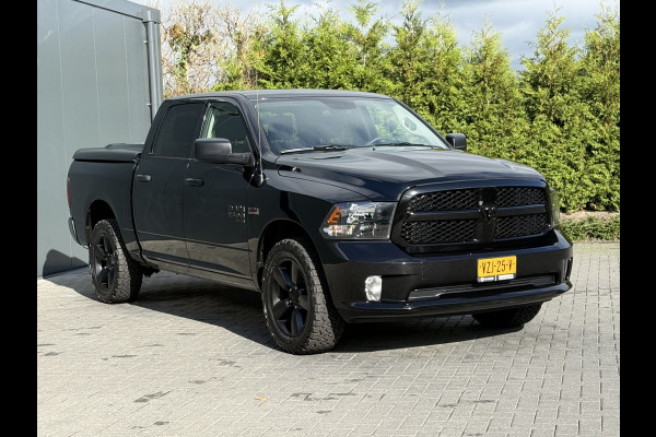 Dodge Ram 1500 5.7 V8 CLASSIC NIGHT 4x4 / LEDER / BPM VRIJ / 1e EIG. / CAMERA / 6-PERS / NAVI / 3.5T TREKHAAK Dodge Ram 1500 5.7 V8 CLASSIC NIGHT 4x4 / LEDER / BPM VRIJ / 1e EIG. / CAMERA / 6-PERS / NAVI / 3.5T TREKHAAK