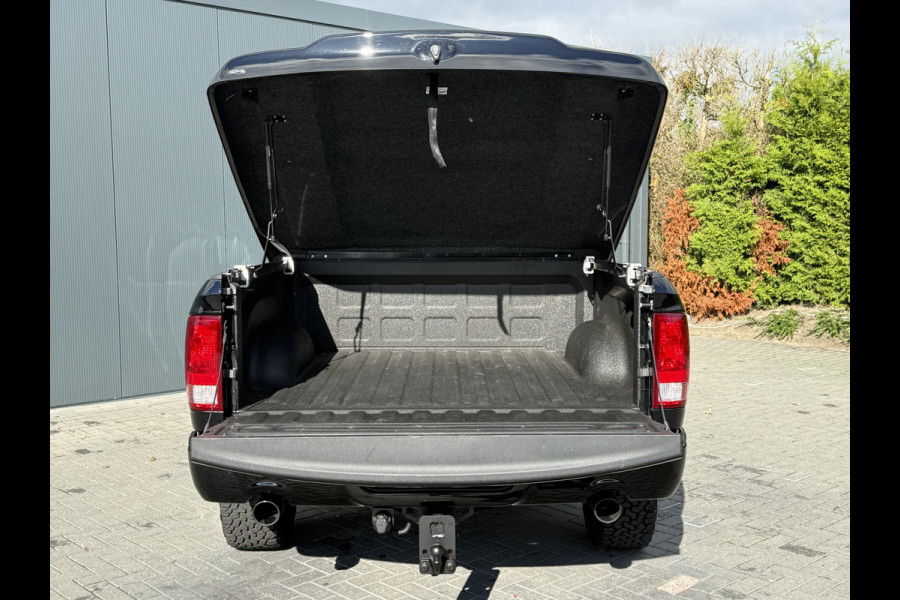 Dodge Ram 1500 5.7 V8 CLASSIC NIGHT 4x4 / LEDER / BPM VRIJ / 1e EIG. / CAMERA / 6-PERS / NAVI / 3.5T TREKHAAK Dodge Ram 1500 5.7 V8 CLASSIC NIGHT 4x4 / LEDER / BPM VRIJ / 1e EIG. / CAMERA / 6-PERS / NAVI / 3.5T TREKHAAK