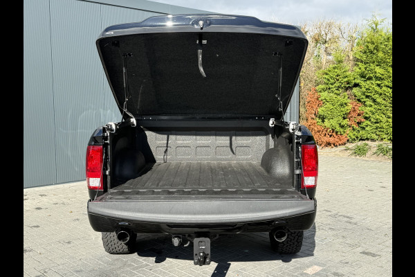 Dodge Ram 1500 5.7 V8 CLASSIC NIGHT 4x4 / LEDER / BPM VRIJ / 1e EIG. / CAMERA / 6-PERS / NAVI / 3.5T TREKHAAK Dodge Ram 1500 5.7 V8 CLASSIC NIGHT 4x4 / LEDER / BPM VRIJ / 1e EIG. / CAMERA / 6-PERS / NAVI / 3.5T TREKHAAK