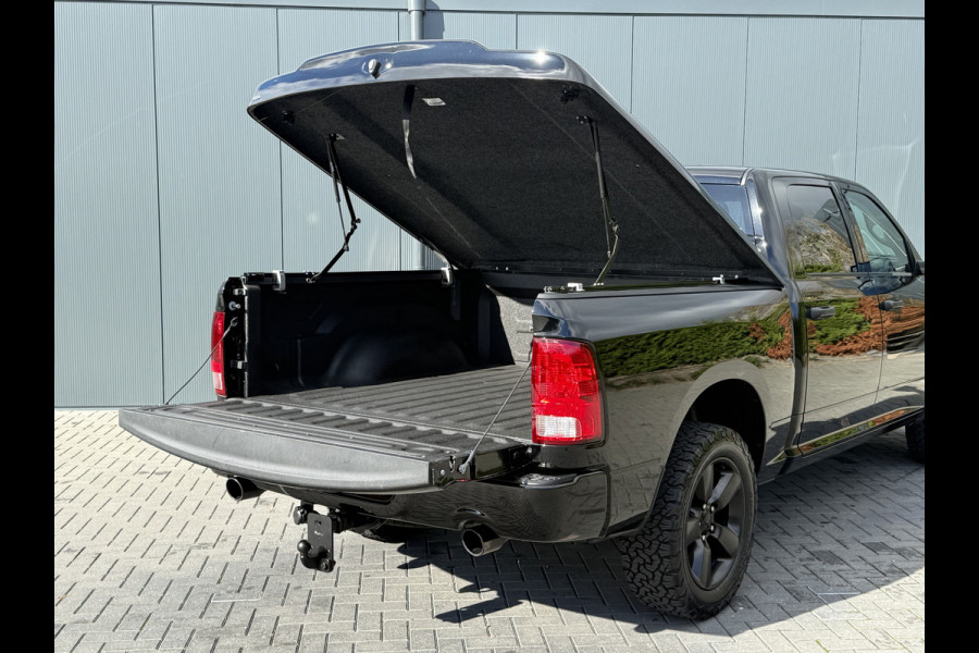 Dodge Ram 1500 5.7 V8 CLASSIC NIGHT 4x4 / LEDER / BPM VRIJ / 1e EIG. / CAMERA / 6-PERS / NAVI / 3.5T TREKHAAK Dodge Ram 1500 5.7 V8 CLASSIC NIGHT 4x4 / LEDER / BPM VRIJ / 1e EIG. / CAMERA / 6-PERS / NAVI / 3.5T TREKHAAK
