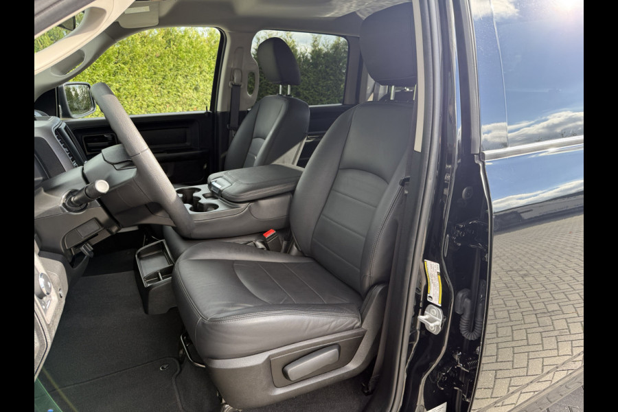 Dodge Ram 1500 5.7 V8 CLASSIC NIGHT 4x4 / LEDER / BPM VRIJ / 1e EIG. / CAMERA / 6-PERS / NAVI / 3.5T TREKHAAK Dodge Ram 1500 5.7 V8 CLASSIC NIGHT 4x4 / LEDER / BPM VRIJ / 1e EIG. / CAMERA / 6-PERS / NAVI / 3.5T TREKHAAK