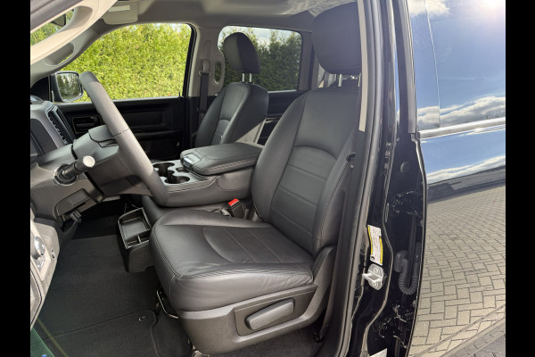 Dodge Ram 1500 5.7 V8 CLASSIC NIGHT 4x4 / LEDER / BPM VRIJ / 1e EIG. / CAMERA / 6-PERS / NAVI / 3.5T TREKHAAK Dodge Ram 1500 5.7 V8 CLASSIC NIGHT 4x4 / LEDER / BPM VRIJ / 1e EIG. / CAMERA / 6-PERS / NAVI / 3.5T TREKHAAK