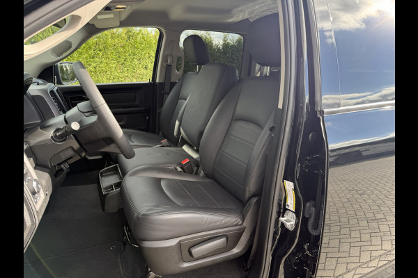 Dodge Ram 1500 5.7 V8 CLASSIC NIGHT 4x4 / LEDER / BPM VRIJ / 1e EIG. / CAMERA / 6-PERS / NAVI / 3.5T TREKHAAK Dodge Ram 1500 5.7 V8 CLASSIC NIGHT 4x4 / LEDER / BPM VRIJ / 1e EIG. / CAMERA / 6-PERS / NAVI / 3.5T TREKHAAK